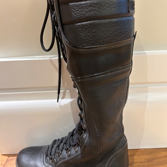 Burberry winter boots - Picture 3 of 6